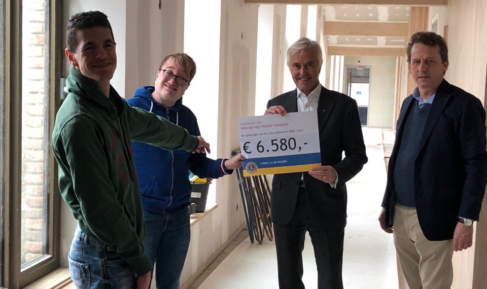 Lions Club Huizen steunt Huizer-maatjes met een gift van ruim € 6.500,-